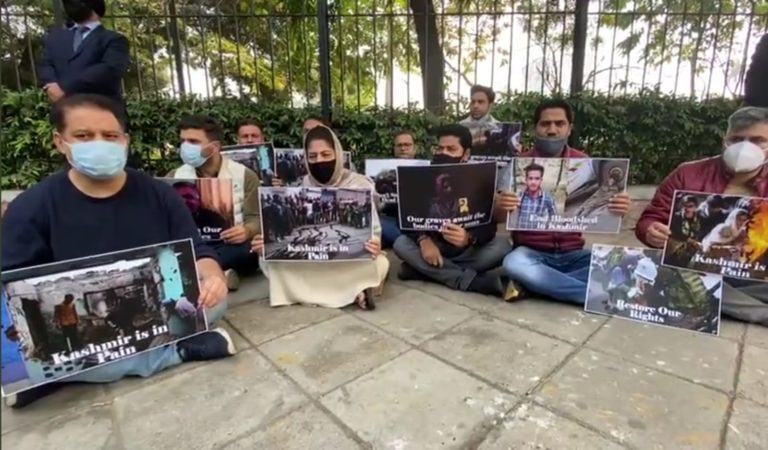 Mehbooba Mufti Holds Sit-in at Jantar Mantar, New Delhi