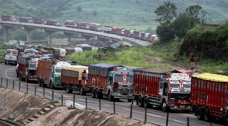 Fruit-Laden Trucks Faced Difficulties On NH-44 Due To Bumper Crop This Year: Div Com