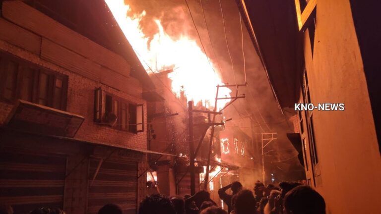 2 Houses Gutted In Massive Fire In Rajouri Kadal