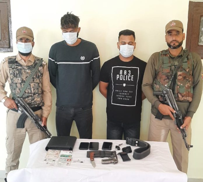 Srinagar Police Arrests Two Extortionists With Toy Pistol