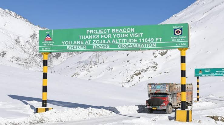 Srinagar-Leh Highway Closed After Fresh Snowfall At Zoji La Pass