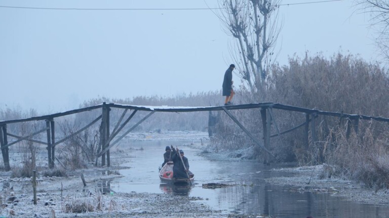 Intense Cold Wave Tightens Grip In Kashmir, Srinagar Records Coldest Night Of Season