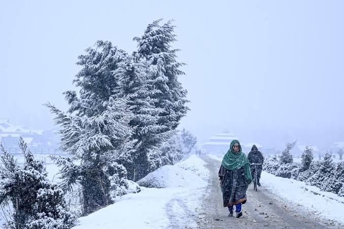 JK Weather: Higher Reaches Receive Snowfall, Rain Lashes Plains
