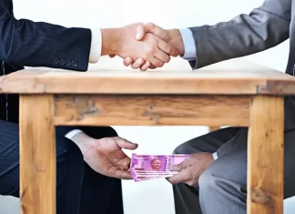 Patwari Arrested For Accepting Bribe In Ganderbal Patwari Arrested For Accepting Bribe In Ganderbal