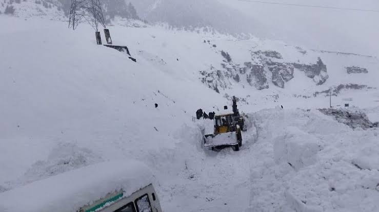 Workshop Damaged In Avalanche Near Ganderbal Tunnel Site