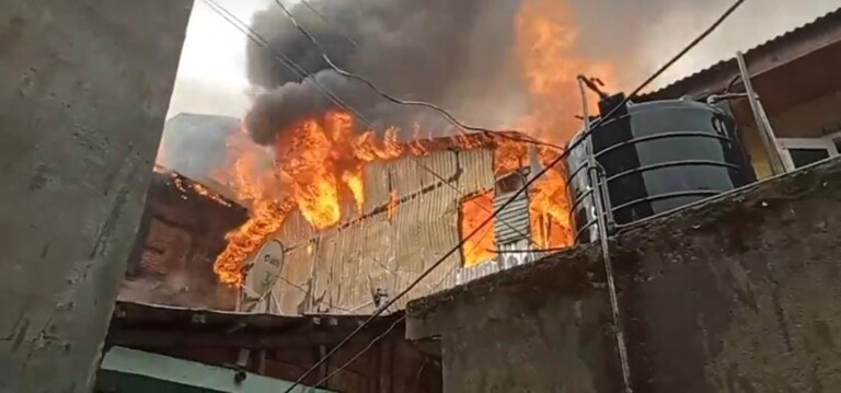 Massive Fire Breaks Out In Old Town Baramulla