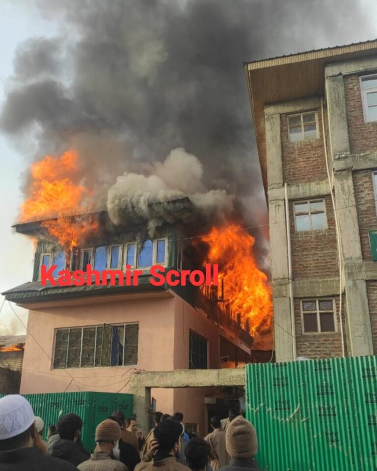 Massive Fire Breaks Out In Zainapora Shopian