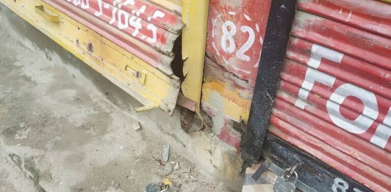 Seven Shops Looted In South Kashmir