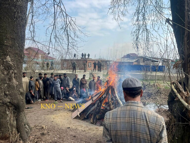 Muslims Help Perform Last Rites Of Slain Kashmiri Pandit In Pulwama