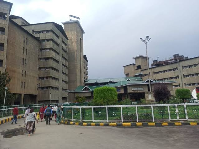 Pregnant Woman Dies At SKIMS Soura, Family Alleges Medical Negligence