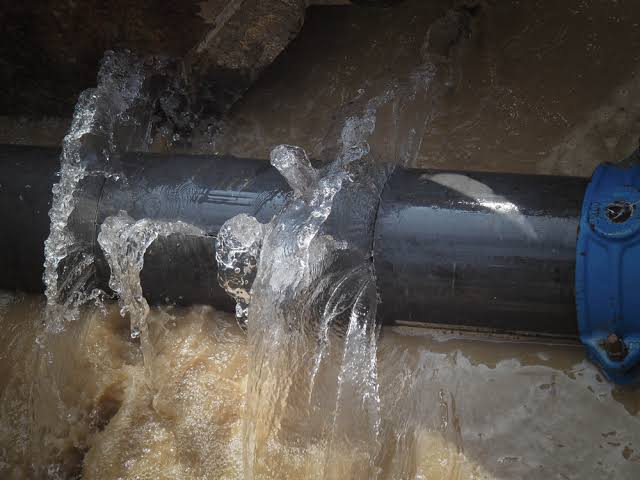 Damage To Pipes Near TRC Disrupts Water Supply To Srinagar
