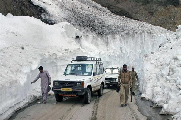 Bandipora-Gurez Road Re-Opens For Traffic After 2 Months