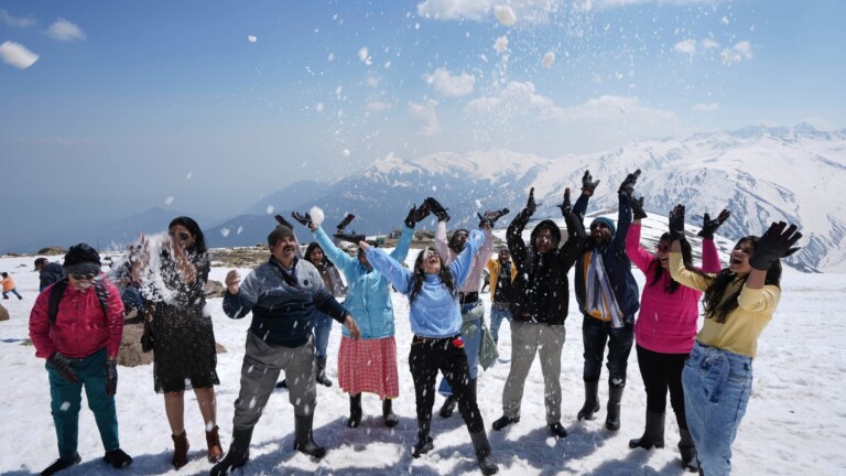 Over 1 Lakh Tourists Visited Kashmir In Feb: Director Tourism