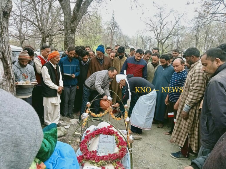 Muslims Help Perform Last Rites Of Hindu Man In Kulgam