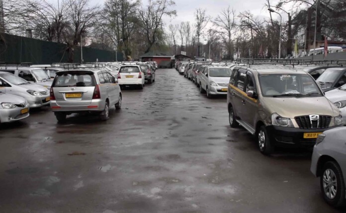 RTO Kashmir Warns Against Hiring Private Vehicles As Taxi