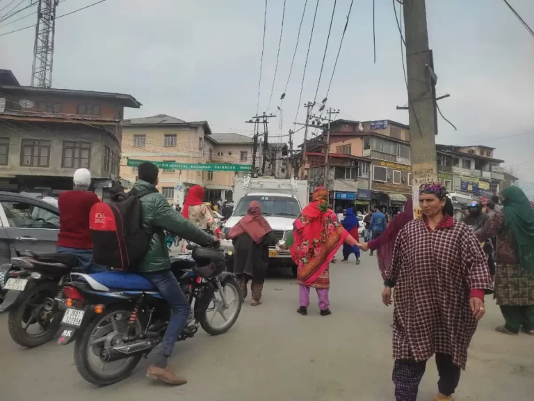 Electricty Snapped In Rainawari After Locals Resist Installation Of Smart Meters