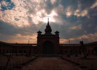 Authorities Disallow Jummat-Ul-Vida Prayers At Jama Masjid Srinagar Authorities Disallow Jummat-Ul-Vida Prayers At Jama Masjid Srinagar