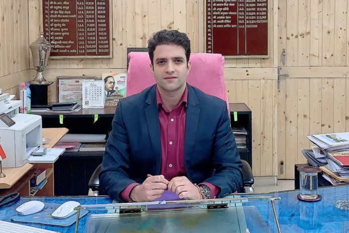 Pet Shops Must Register With SMC: Commissioner Athar Aamir