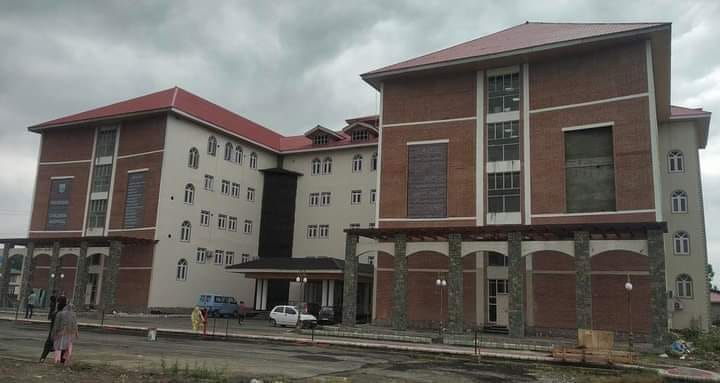 Kashmir’s Only And Newly Established Pediatric Hospital Flooded With Patients