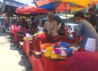 SMC Removes Ice Cream Vendors From Bohri Kadal Chowk SMC Removes Ice Cream Vendors From Bohri Kadal Chowk