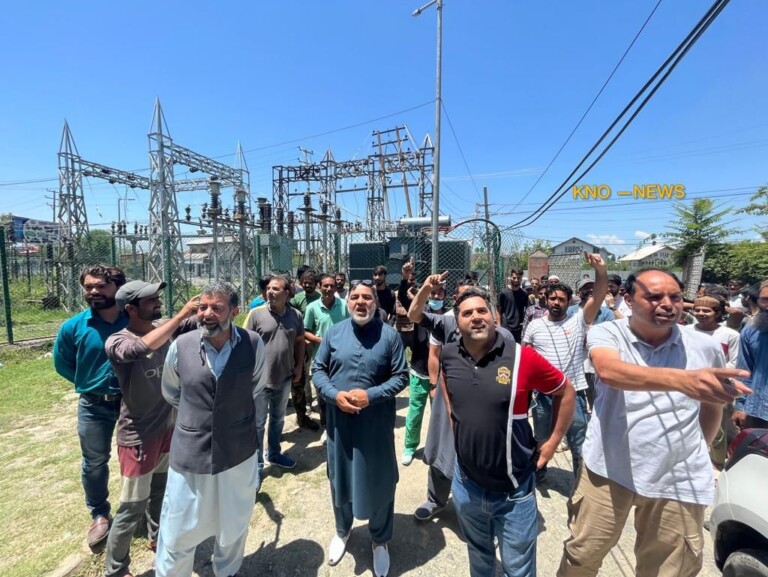 Industrial Estate Employees Protest In Sopore Over Power Crisis