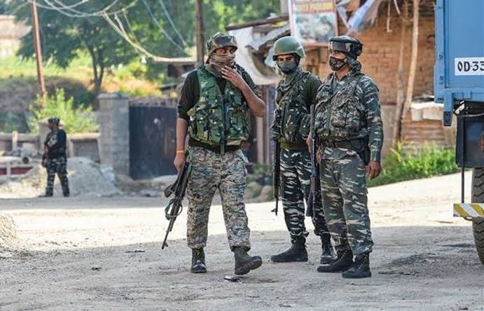 Four Suspected Persons Apprehended In Budgam, 3 Pistols Recovered: Army