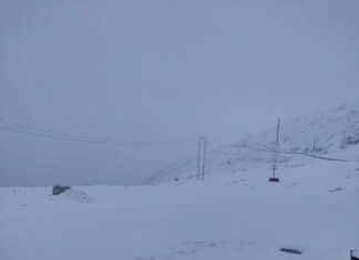 Bandipora-Gurez Road Closed After Snowfall At Razdan Top